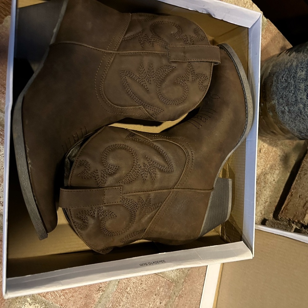 Rebel Boots - Women’s - Size 10